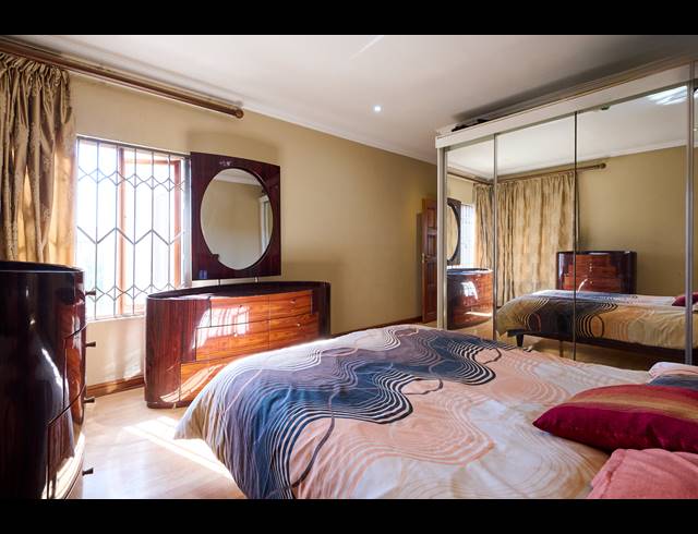 5 BEDROOM CLUSTER FOR SALE IN BARBEQUE DOWNS